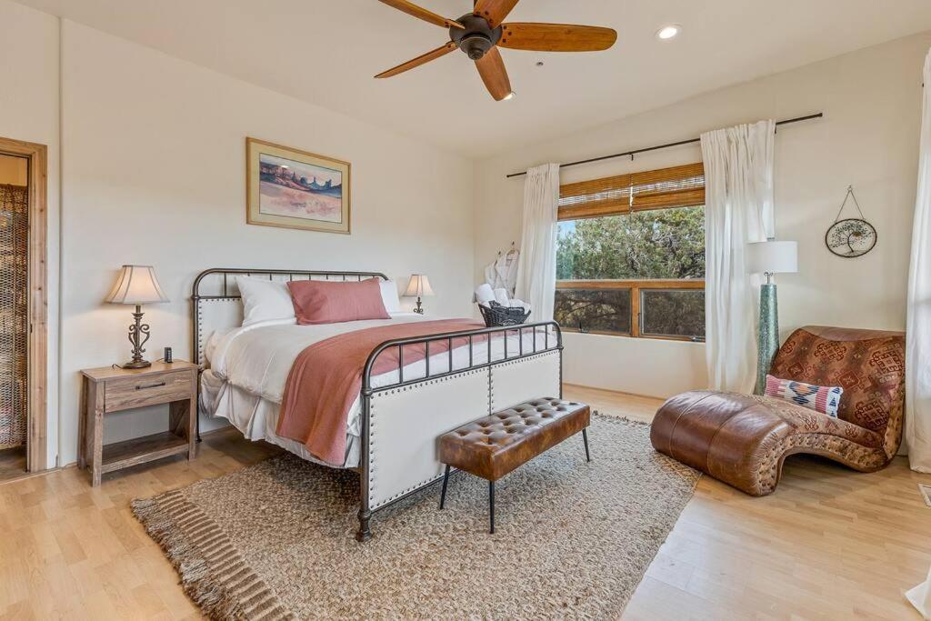 Close To Fresh Creek! Sleeps 12 ~ Amazing Views W/Serene Open Space ~ Hot Tub + Game Room ~ Trails Outside Sedona Zewnętrze zdjęcie