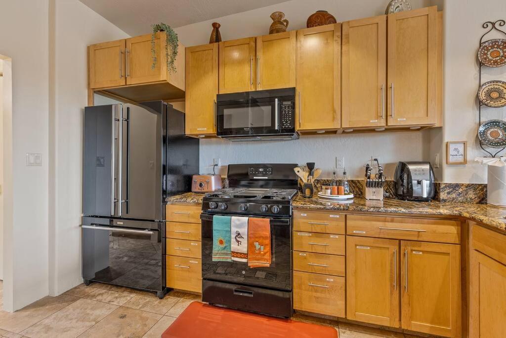 Close To Fresh Creek! Sleeps 12 ~ Amazing Views W/Serene Open Space ~ Hot Tub + Game Room ~ Trails Outside Sedona Zewnętrze zdjęcie