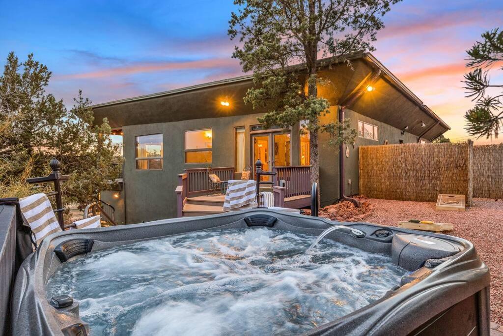 Close To Fresh Creek! Sleeps 12 ~ Amazing Views W/Serene Open Space ~ Hot Tub + Game Room ~ Trails Outside Sedona Zewnętrze zdjęcie