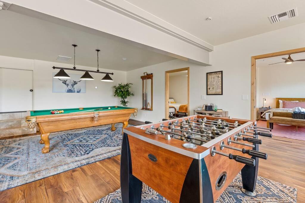 Close To Fresh Creek! Sleeps 12 ~ Amazing Views W/Serene Open Space ~ Hot Tub + Game Room ~ Trails Outside Sedona Zewnętrze zdjęcie