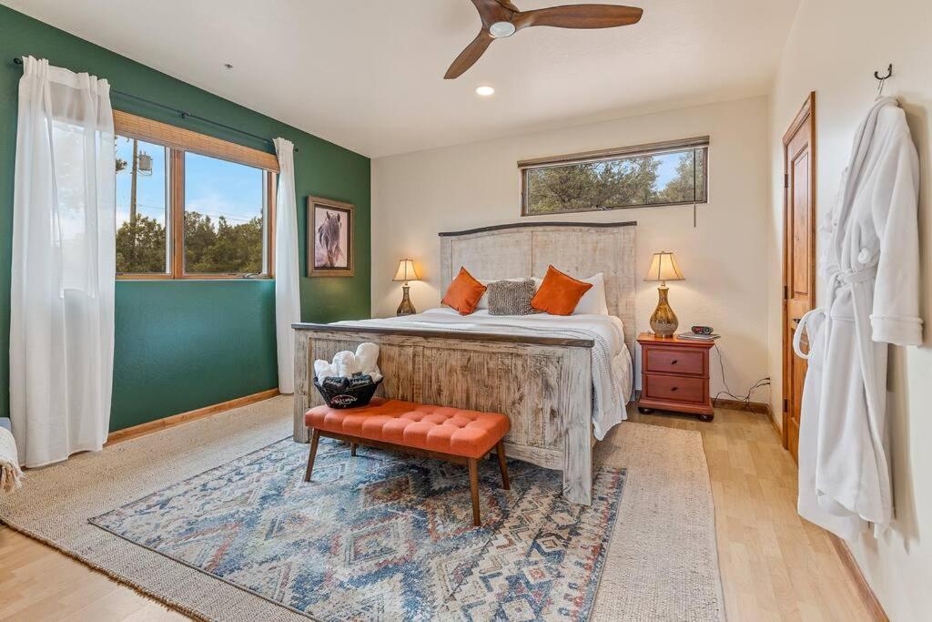 Close To Fresh Creek! Sleeps 12 ~ Amazing Views W/Serene Open Space ~ Hot Tub + Game Room ~ Trails Outside Sedona Zewnętrze zdjęcie