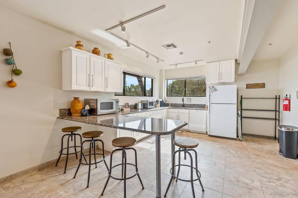 Close To Fresh Creek! Sleeps 12 ~ Amazing Views W/Serene Open Space ~ Hot Tub + Game Room ~ Trails Outside Sedona Zewnętrze zdjęcie